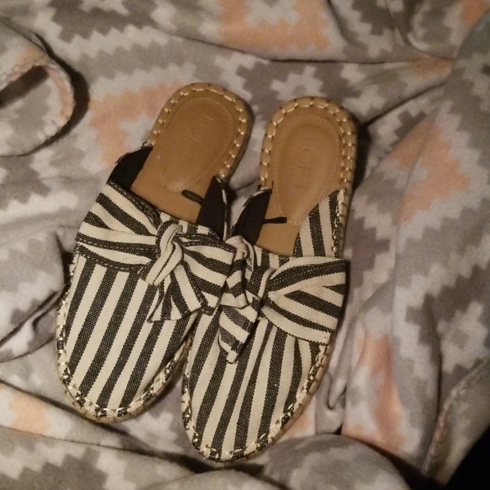 SOLD- Loft Bow Slippers